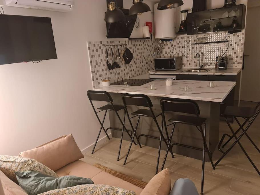 "Linda'S Guest House" Beach House With Private Patio & Hot Tub, 3 Min From The Beach Коста да Капарика Екстериор снимка