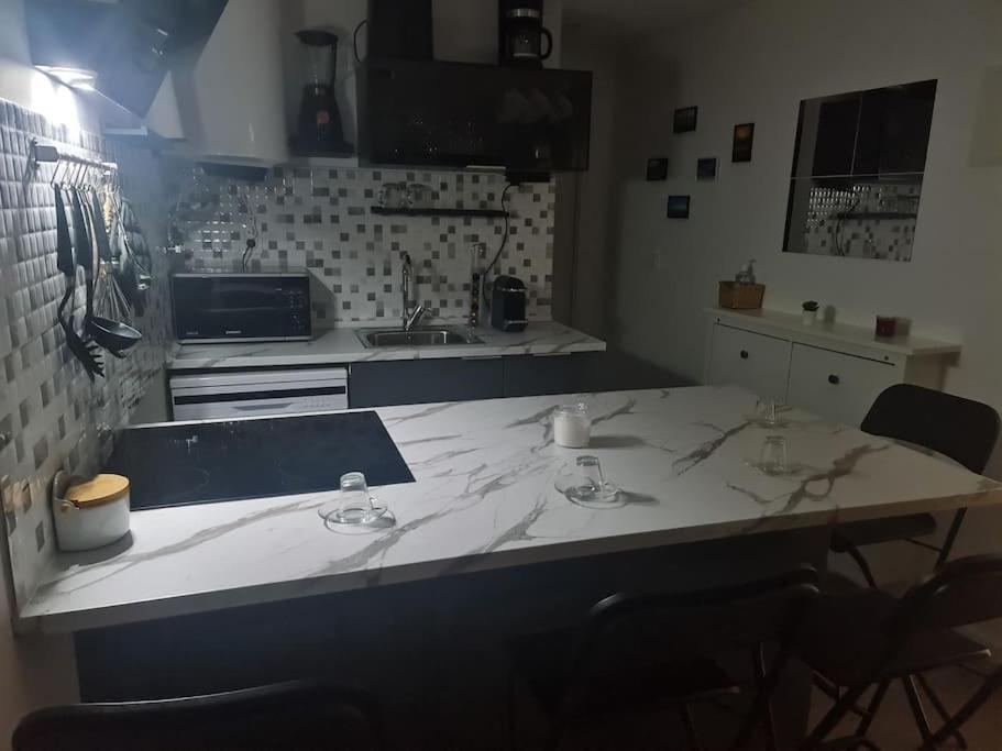 "Linda'S Guest House" Beach House With Private Patio & Hot Tub, 3 Min From The Beach Коста да Капарика Екстериор снимка