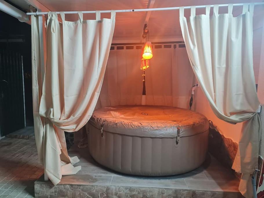 "Linda'S Guest House" Beach House With Private Patio & Hot Tub, 3 Min From The Beach Коста да Капарика Екстериор снимка
