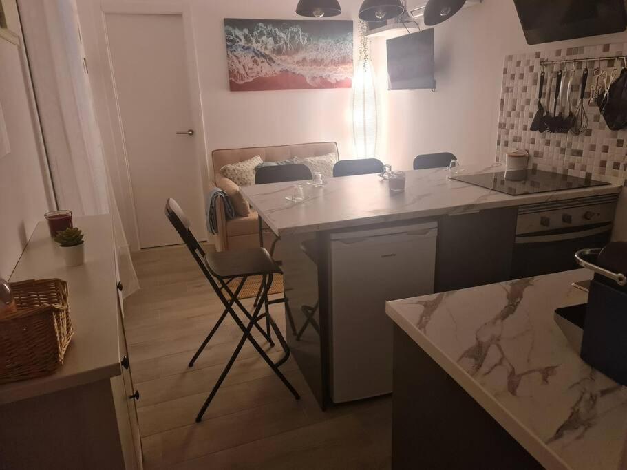 "Linda'S Guest House" Beach House With Private Patio & Hot Tub, 3 Min From The Beach Коста да Капарика Екстериор снимка
