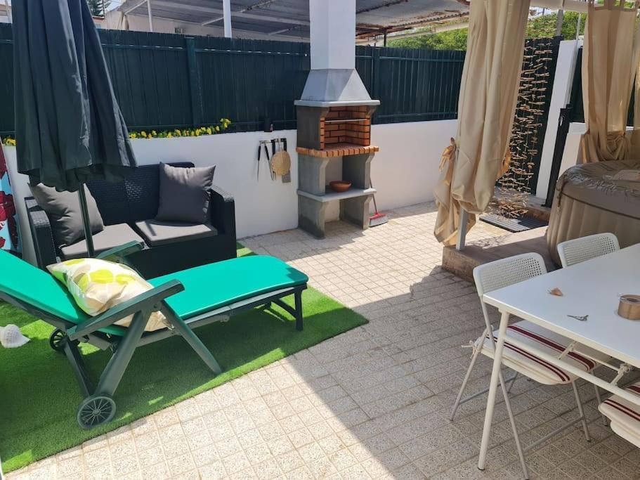 "Linda'S Guest House" Beach House With Private Patio & Hot Tub, 3 Min From The Beach Коста да Капарика Екстериор снимка