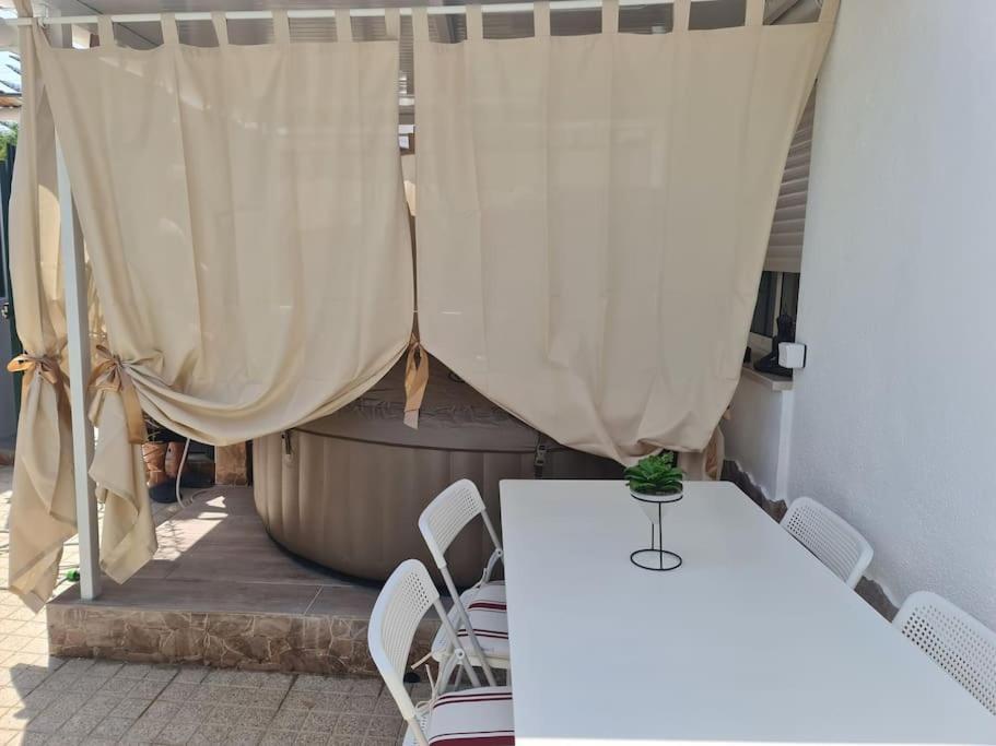 "Linda'S Guest House" Beach House With Private Patio & Hot Tub, 3 Min From The Beach Коста да Капарика Екстериор снимка