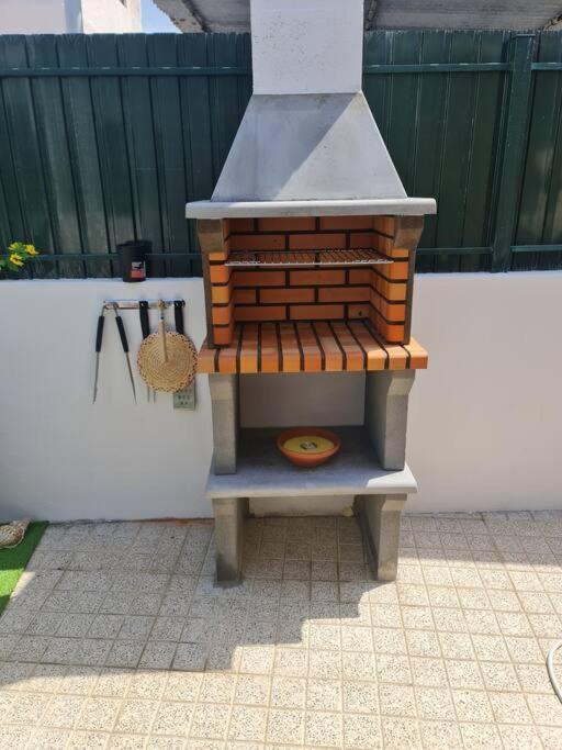 "Linda'S Guest House" Beach House With Private Patio & Hot Tub, 3 Min From The Beach Коста да Капарика Екстериор снимка