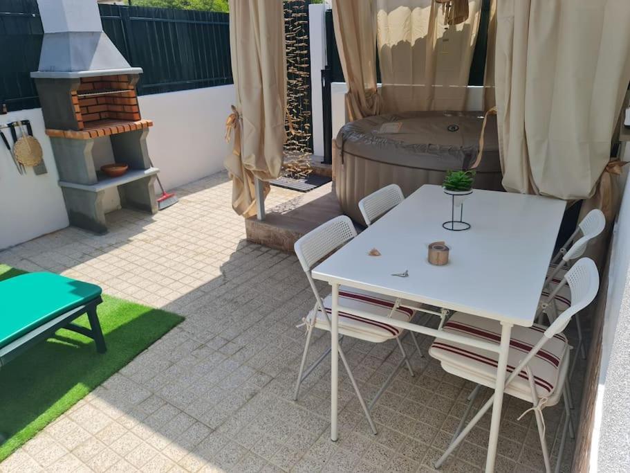 "Linda'S Guest House" Beach House With Private Patio & Hot Tub, 3 Min From The Beach Коста да Капарика Екстериор снимка